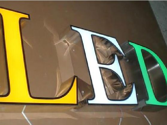 易门介绍LED招牌的基础知识。