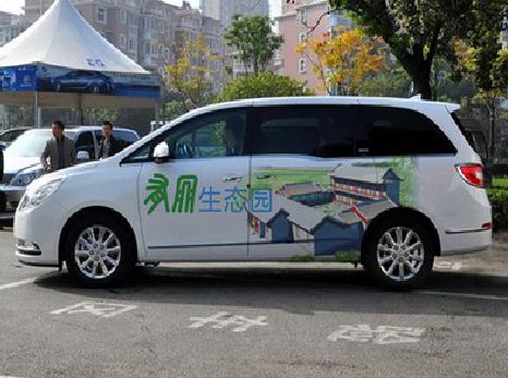 易门户外车贴喷绘如何保持效果?